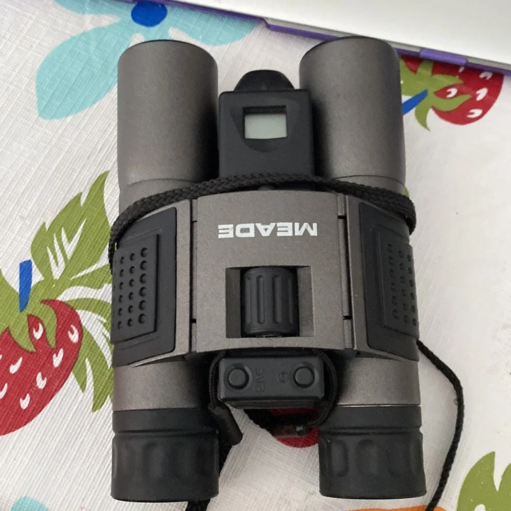 Integrated binocular & digital camera in one